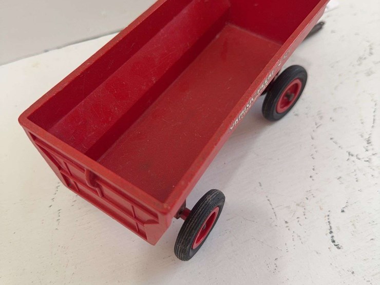 plastic-mccormick-deering-barge-wagon,-1/16-scale-image-3