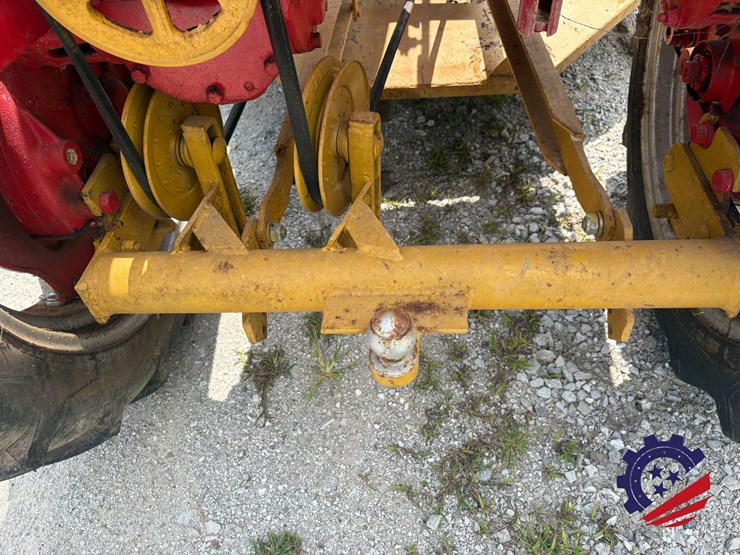mccormick-farmall-cub-farm-tractor-image-29