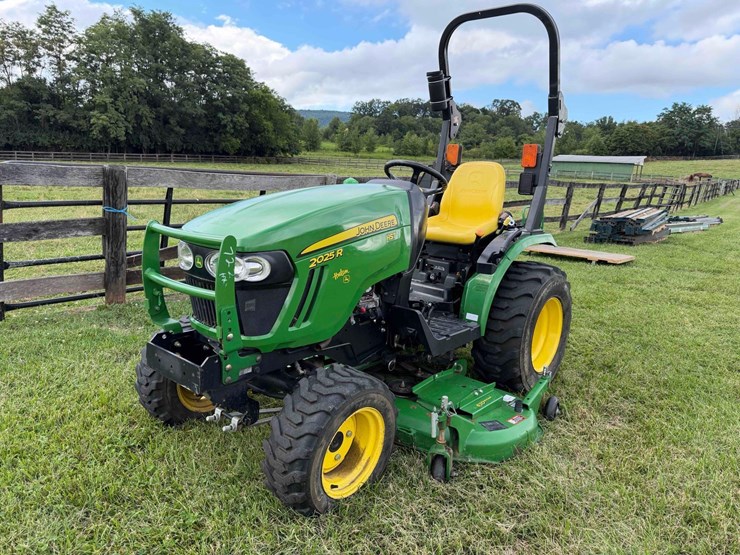 2025-john-deere-2025r-image-1