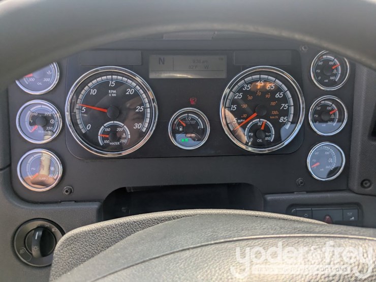 2018-freightliner-cascadia-113-image-7