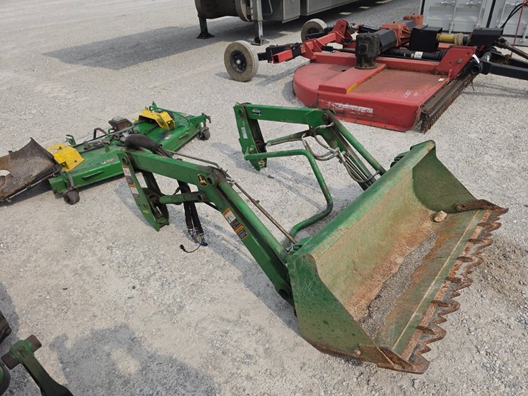 2016-john-deere-1025r-image-13