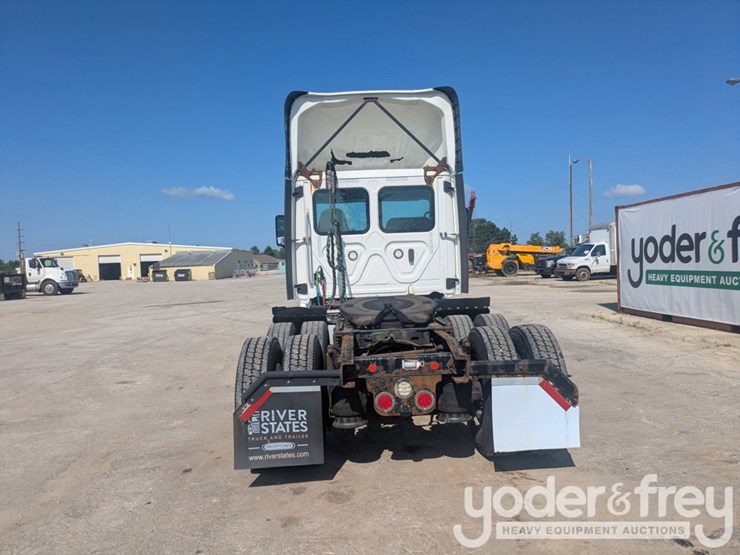 2018-freightliner-cascadia-113-image-4