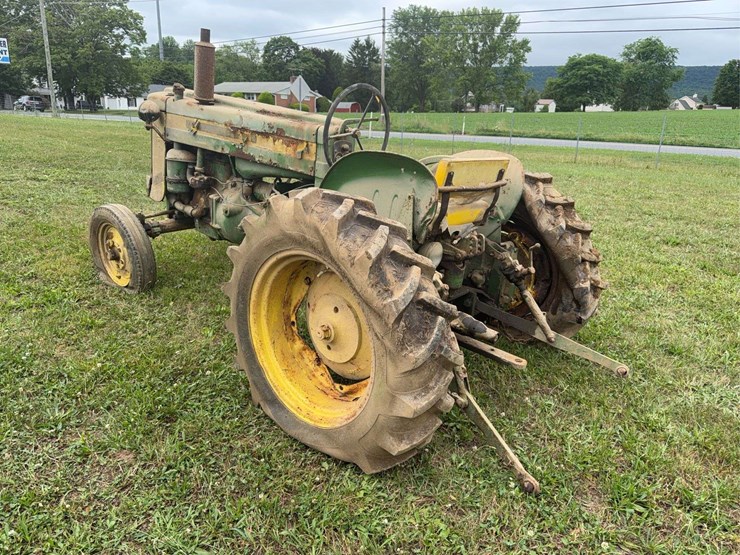 john-deere-320-image-3