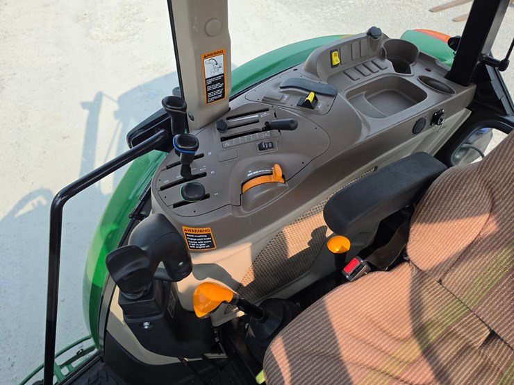 2023-john-deere-6120e-image-12