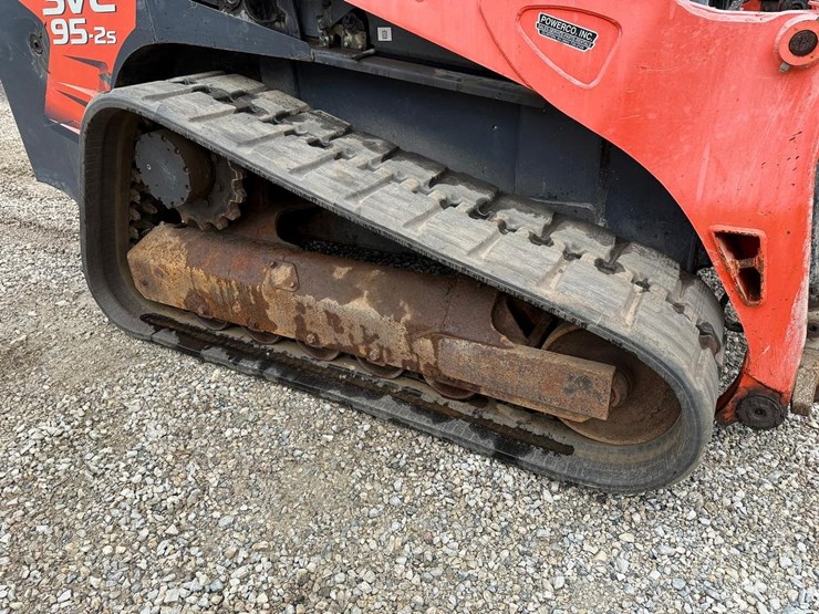 2017-kubota-svl95-2s-image-13