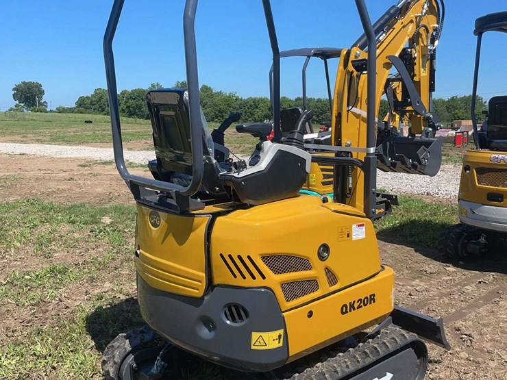 qk20r-mini-excavator-image-8