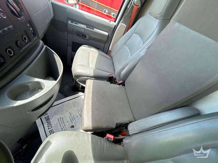 2019-ford-e350-image-22