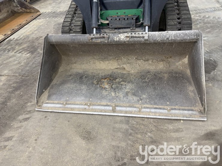 2019-deere-325g-image-11