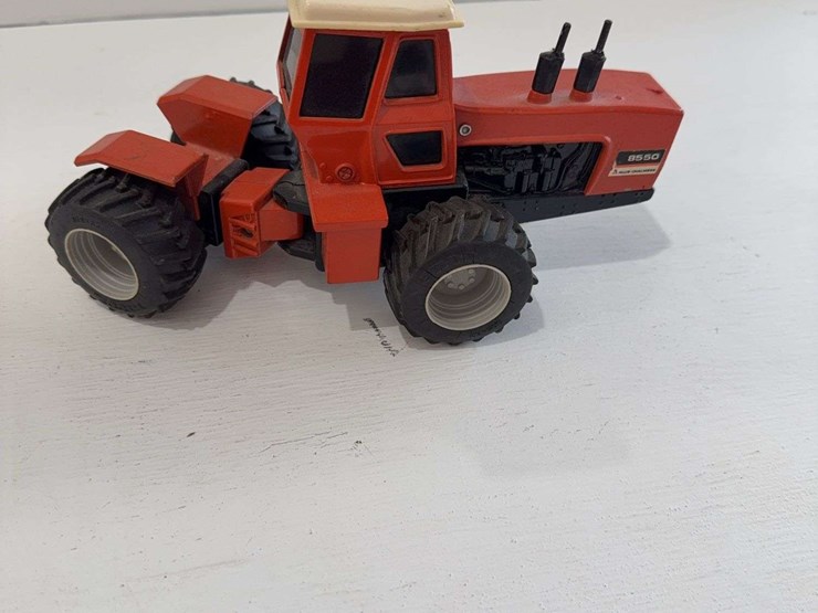 allis-chalmers-8550-toy-tractor,-die-cast-metal,-1/32-scale-image-1