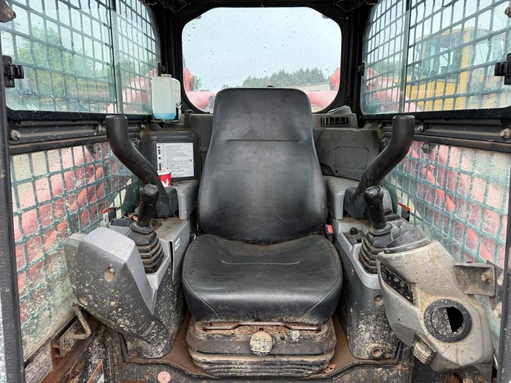 2017-kubota-svl95-2s-image-12