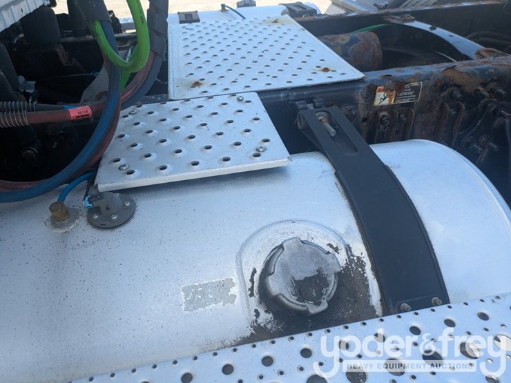 2018-freightliner-cascadia-113-image-22