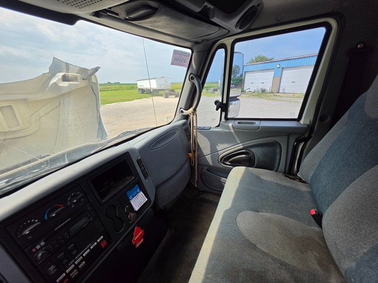 2002-international-durastar-4300-image-115