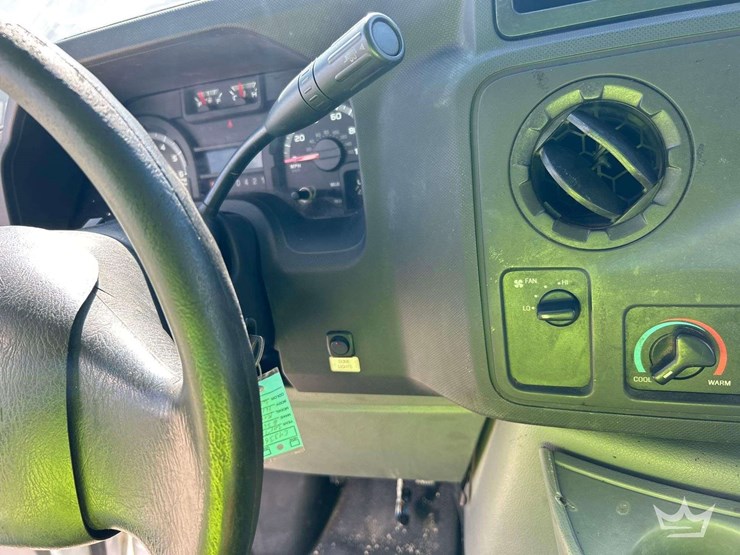 2017-ford-e350-image-22