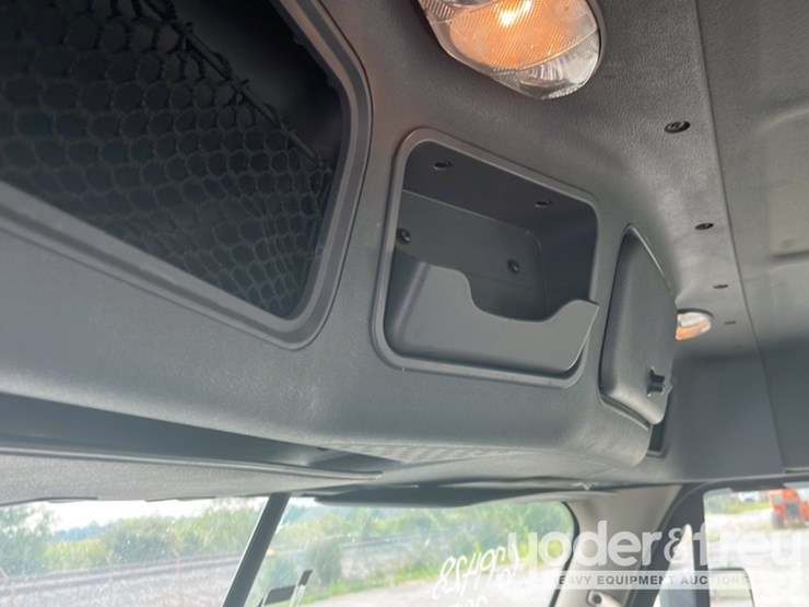 2017-freightliner-cascadia-113-image-22