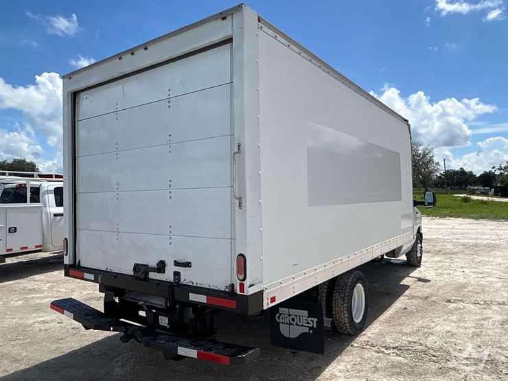 2019-ford-e350-image-3