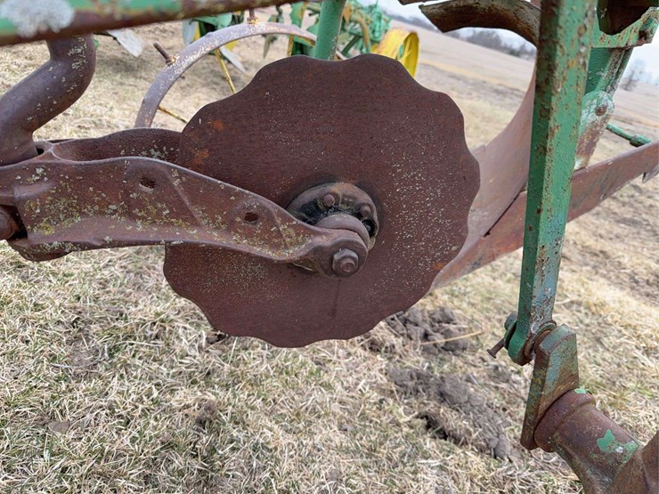 john-deere-pull-type-one-bottom-plow-image-14