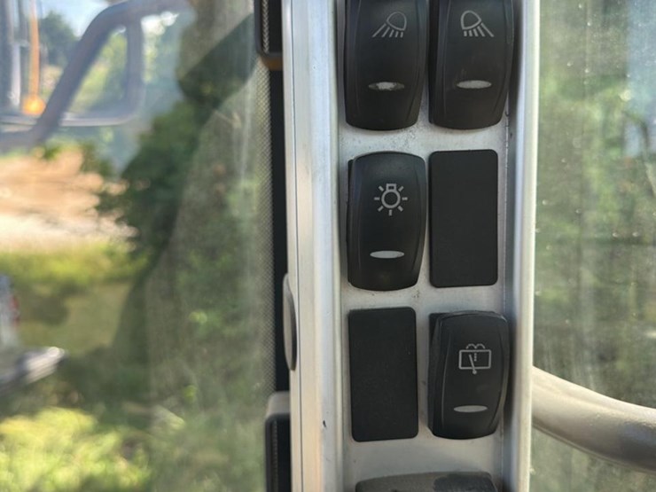 2016-volvo-l60h-image-46