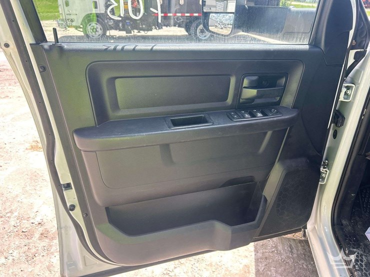 2019-dodge-2500-image-18