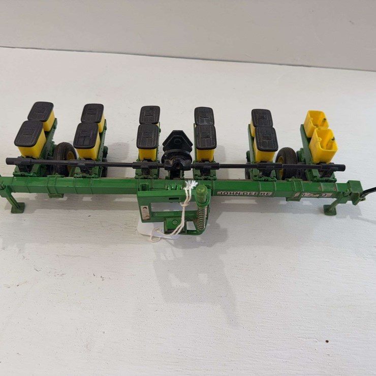 John Deere 1700 series planter, 1/16 scale