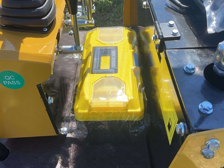 h13r-mini-excavator-image-10