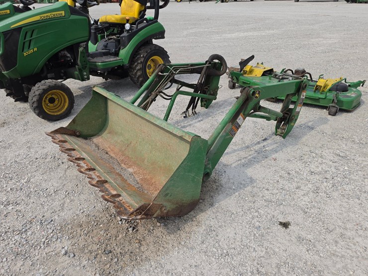 2016-john-deere-1025r-image-5