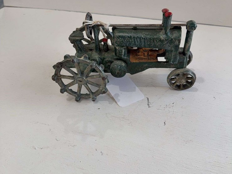 cast-iron-toy-tractor,-1/16-scale-image-1