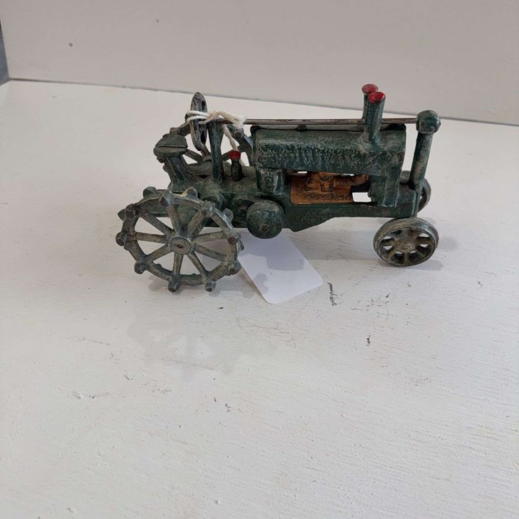 Cast-Iron toy tractor, 1/16 scale