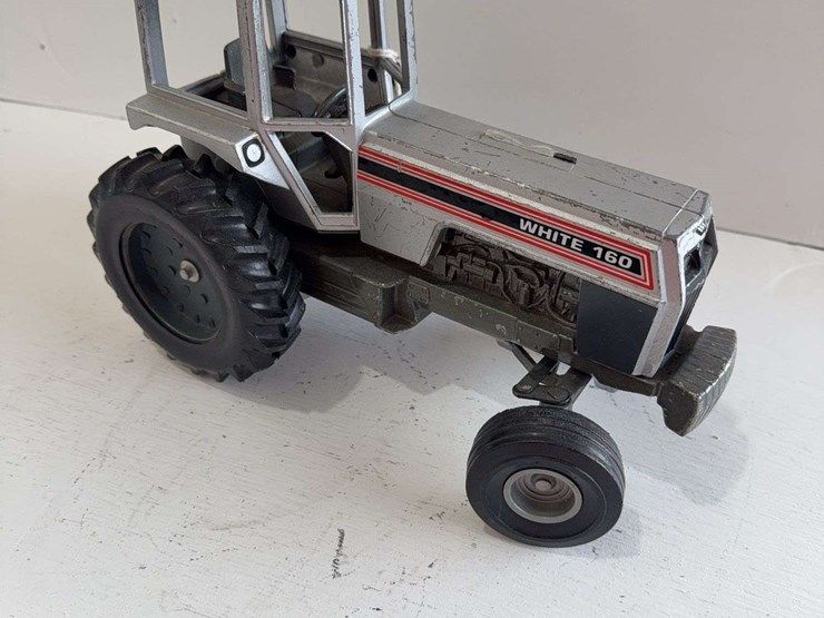 scale-models-white-160-toy-tractor,-die-cast-metal,-1/16-scale,-no-muffler-image-1