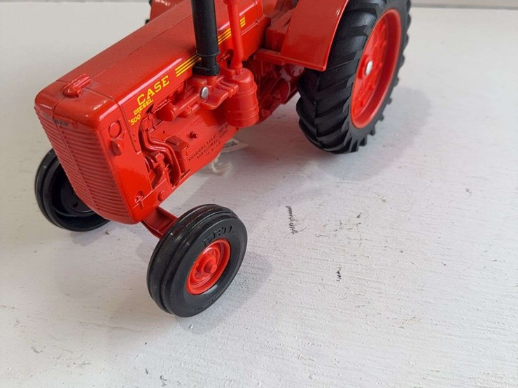 ertl-case-diesel-500-tractor,-die-cast-metal,-1/16-scale-image-2