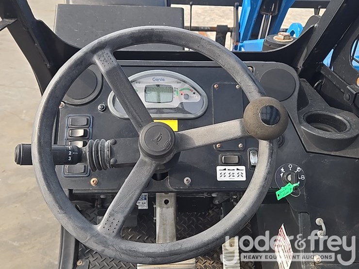 2018-genie-gth844-image-51