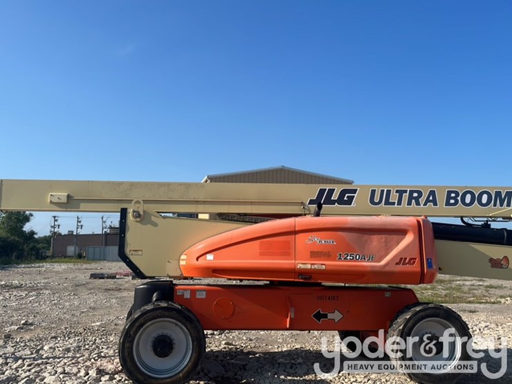 2013-jlg-1250ajp-image-4