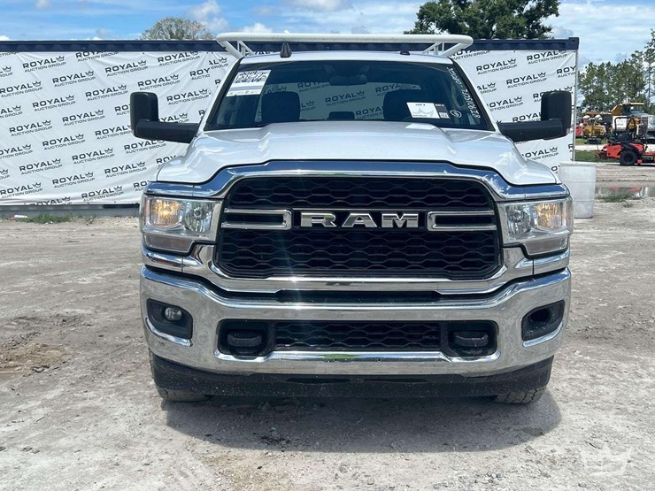2019-dodge-2500-image-39