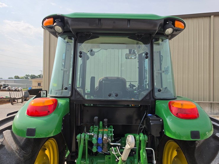 2023-john-deere-6120e-image-18