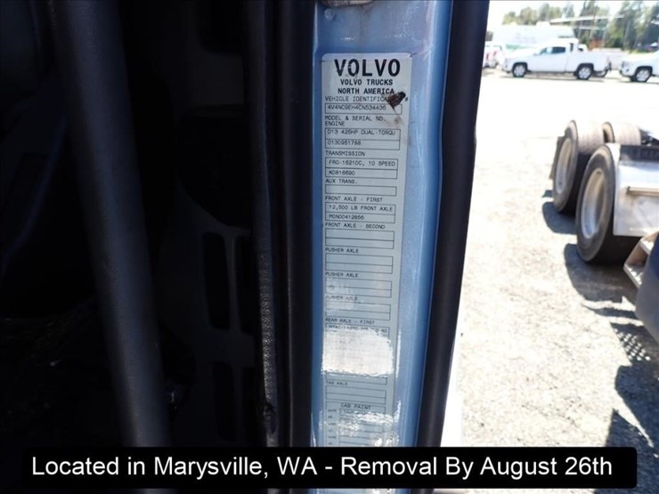 2012-volvo-10-image-11