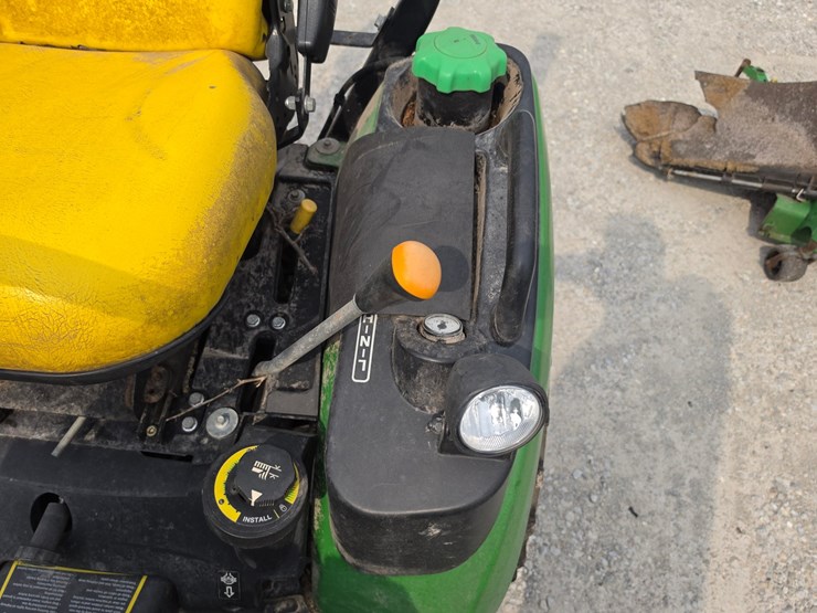 2016-john-deere-1025r-image-16