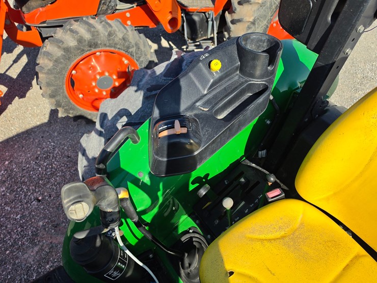 2018-john-deere-5075e-image-8