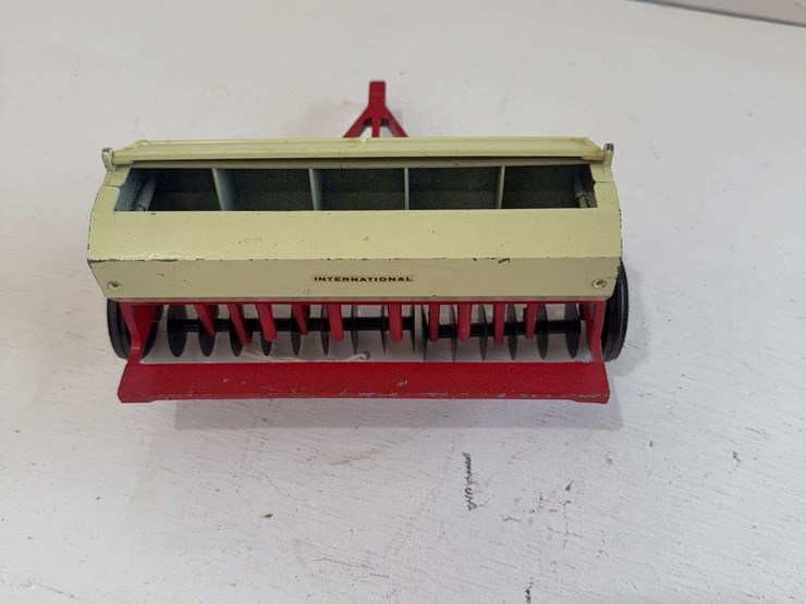 international-drill,-die-cast-metal,-1/16-scale-image-3