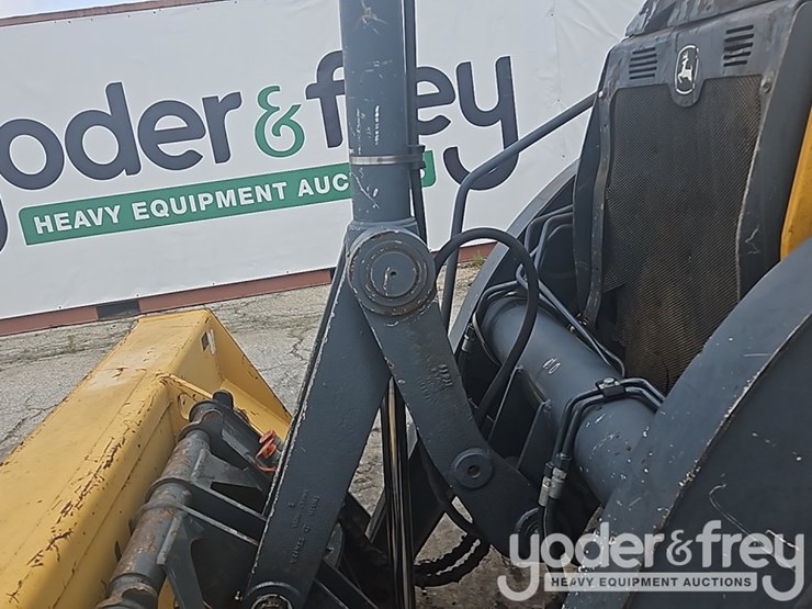 2014-deere-410k-image-26