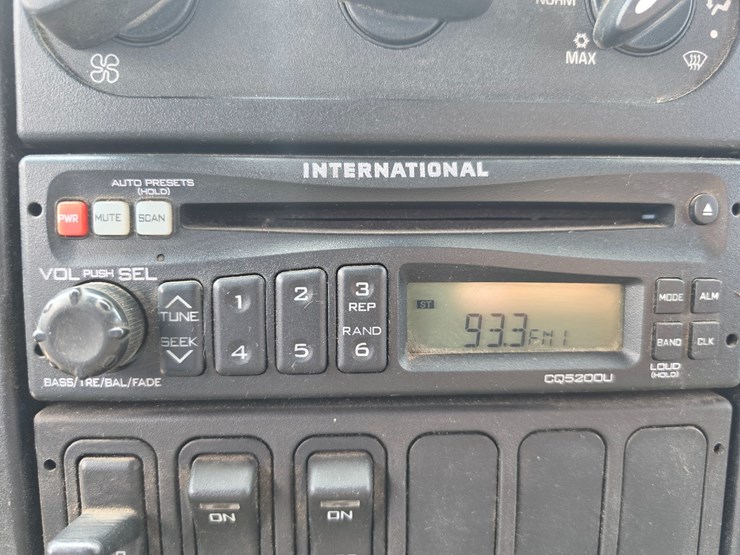2002-international-durastar-4300-image-120
