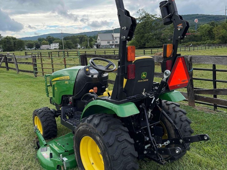 2025-john-deere-2025r-image-3