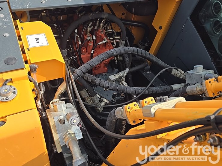 2018-hyundai-hx260l-image-32