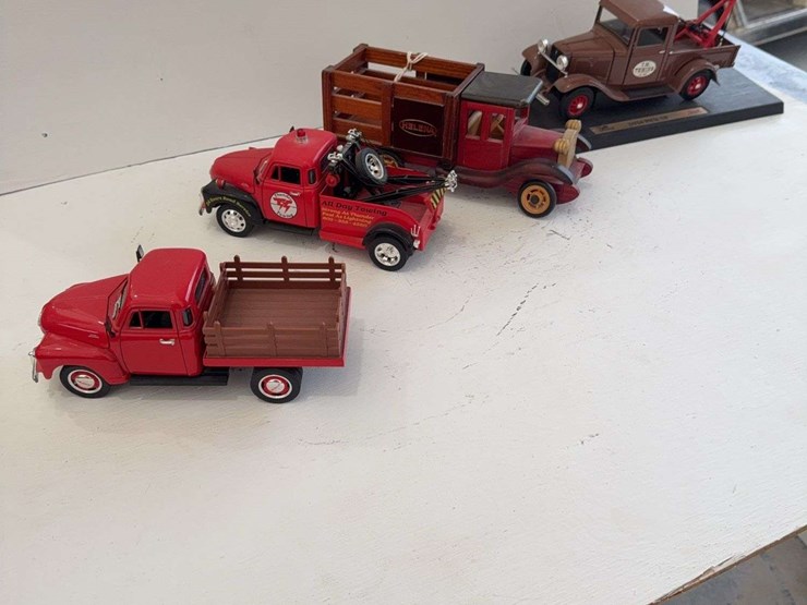 wooden-helena-truck,-2-tow-trucks-die-cast-metal,-delivery-truck,-die-cast-metal-image-1