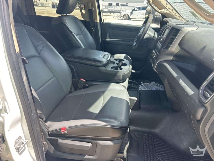 2019-dodge-2500-image-35