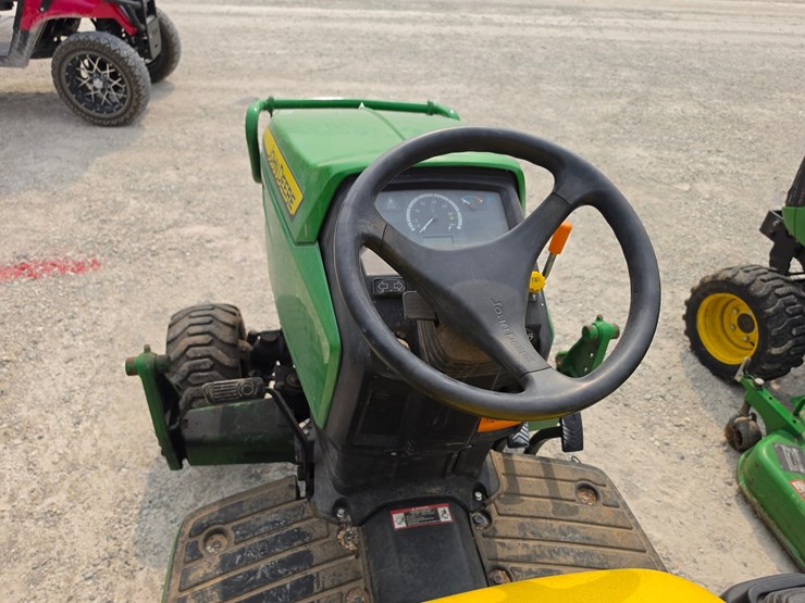 2016-john-deere-1025r-image-18