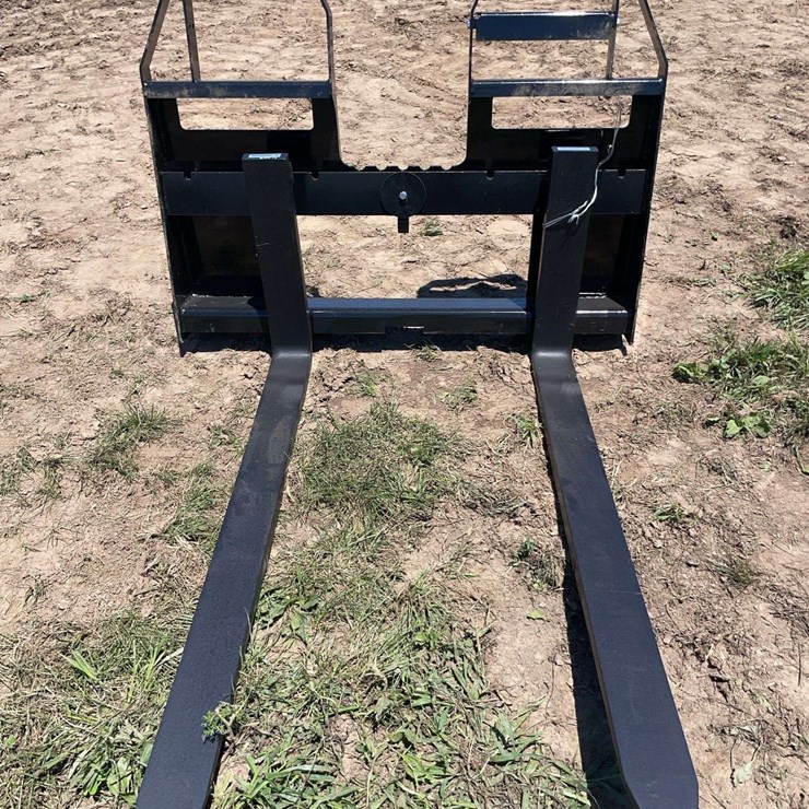 AGROTK Skid Steer Pallet Forks.