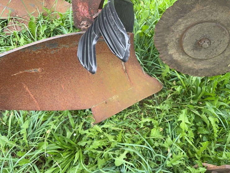 (6)-bottom-ih-plow-image-12