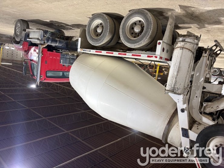 2018-freightliner-114sd-image-4