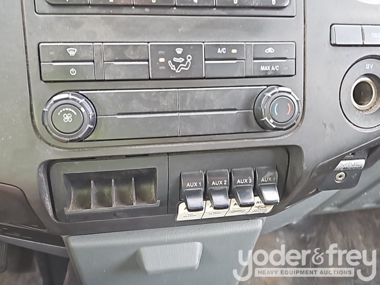 2014-ford-f350-sd-image-34