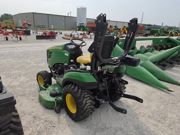 2015-john-deere-1025r-image-11
