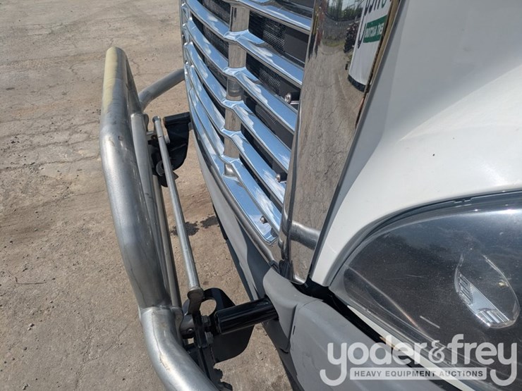 2018-freightliner-cascadia-113-image-19